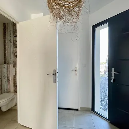 Refuge Cote By Melrose